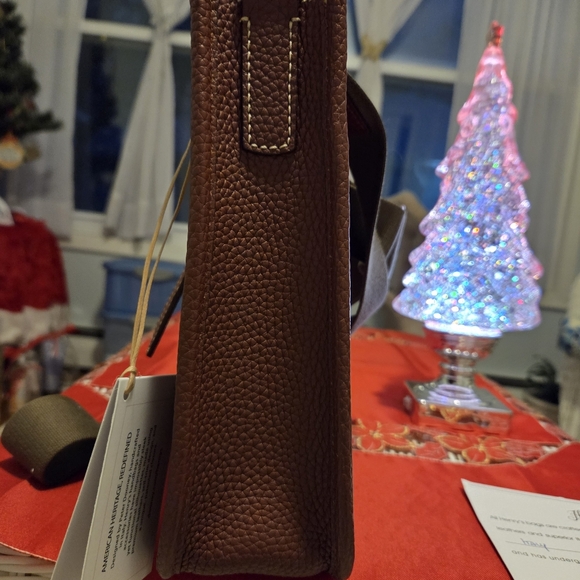 Henry's By Dooney & Bourke Small Crossbody In Chocolate NWT - Picture 4 of 16